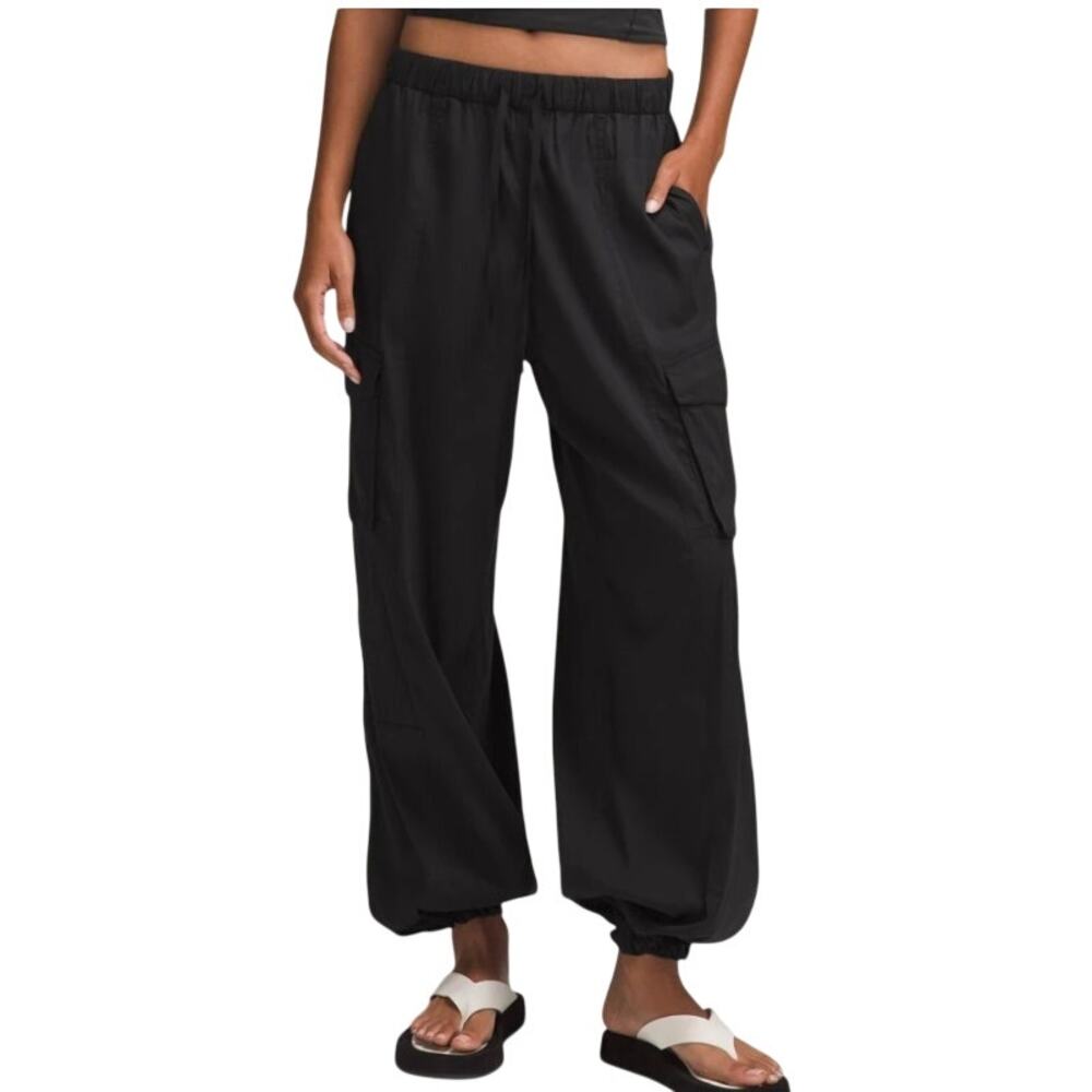 $148 Lululemon Lightweight Adjustable Mid-Rise Cargo Pant Small